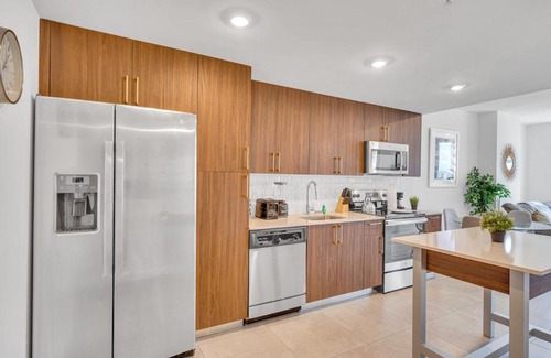 Overtown Apartment | Beautiful Unit with Amazing View & Free Parking