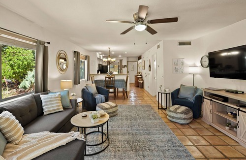 Oak Creek House | Beautiful, Updated & Charming 2 BR/2.5BA on Golf Course! Pool and Amazing Views!
