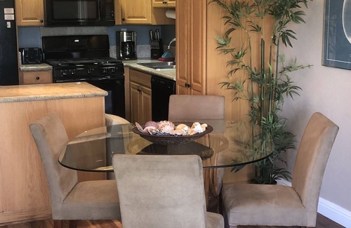Kihei Condo | Beautiful Updated Condo directly across the street from the Kamaole Beach !