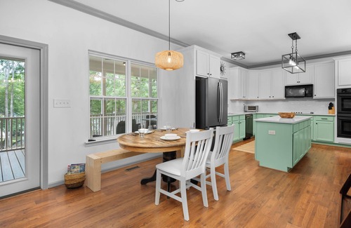 Lake Oconee House | Beautiful Updated Lake House w/private deep water dock