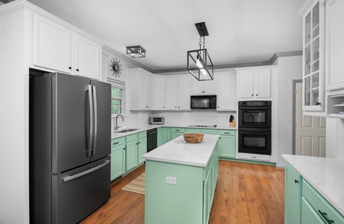 Lake Oconee House | Beautiful Updated Lake House w/private deep water dock