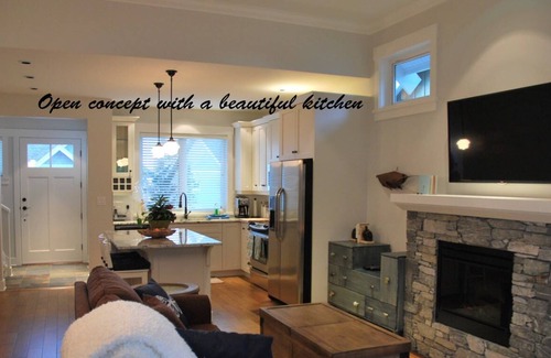 Regional District of Nanaimo House | Beautiful Upscale Cottage - Fall Dates Available
