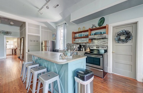 Wilmington Historic District Apartment | Beautiful Upstairs Suite in The Historic Firehouse At 5th Ave. & Castle St.