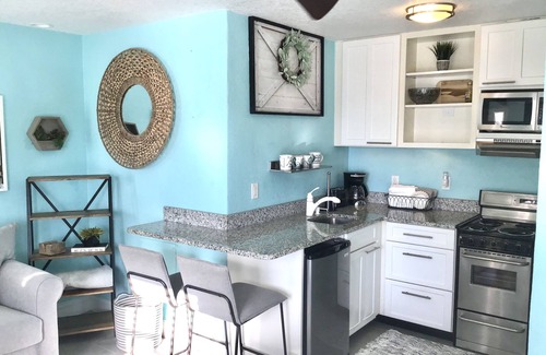North Redington Beach Apartment | Beautifully renovated Gulf efficiency!
