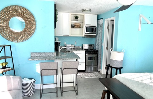 North Redington Beach Apartment | Beautifully renovated Gulf efficiency!