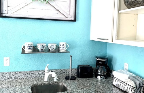 North Redington Beach Apartment | Beautifully renovated Gulf efficiency!