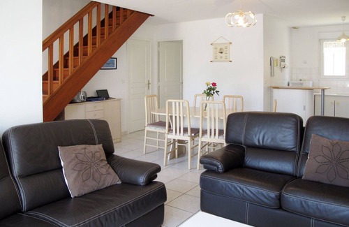 Hauteville-sur-Mer House | Beautiful villa for 4 guests with WIFI, TV, terrace, pets allowed and parking