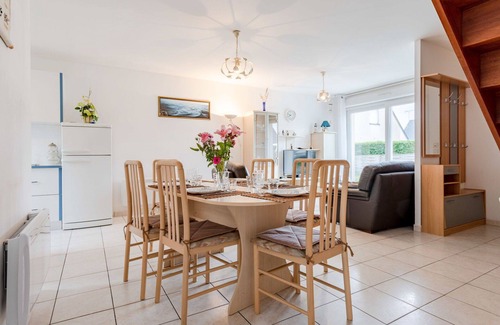 Hauteville-sur-Mer House | Beautiful villa for 4 guests with WIFI, TV, terrace, pets allowed and parking