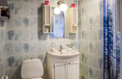 Nybro Apartment | Beautiful vacation apartment with cozy furnishings near the lake.
