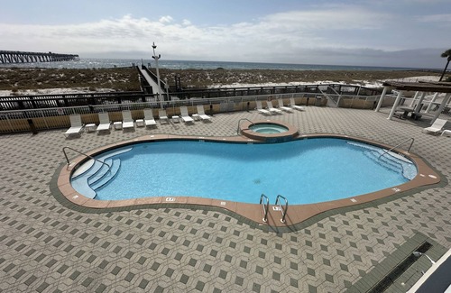 Navarre Beach Condo | Beautiful Vacation Getaway with Gulf Front View. Summerwinds 403E