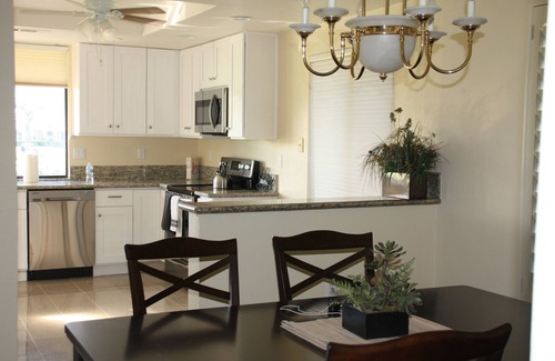 Palm Desert Condo | Beautiful vacation home with south/west mountain and fairway views!