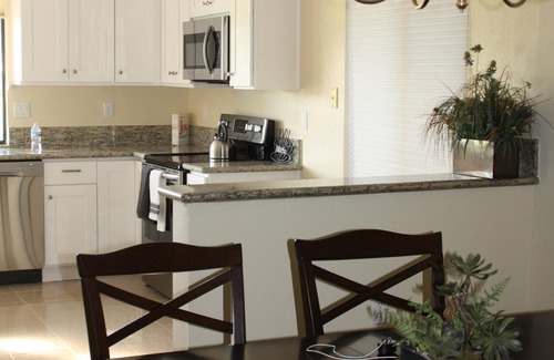 Palm Desert Condo | Beautiful vacation home with south/west mountain and fairway views!