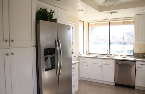 Palm Desert Condo | Beautiful vacation home with south/west mountain and fairway views!