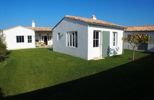 Loix Villa | Beautiful vacation home between land and sea