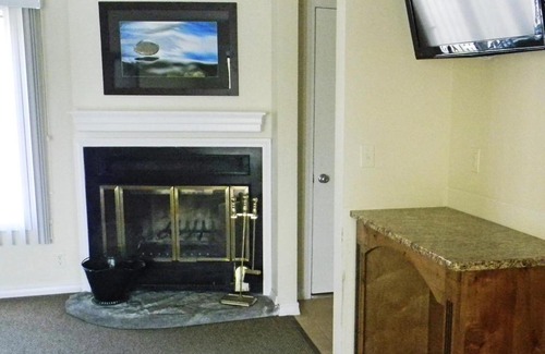 Kimberling City Apartment | Beautiful Vacation Condos Situated at Table Rock Lake