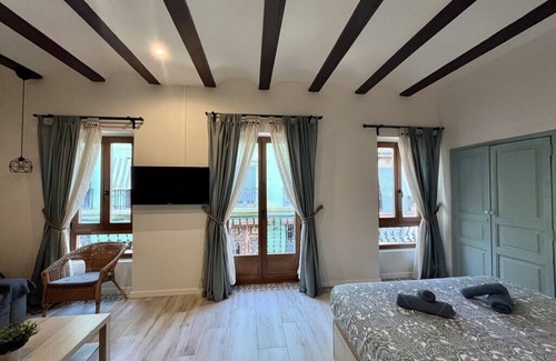En Corts Apartment | Beautiful Valencian House Nice Balcony Ruzafa