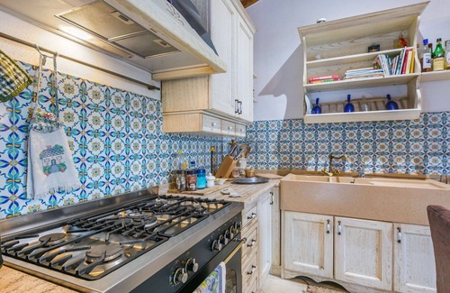 Bollano House | Beautiful villa with hot tub, private pool, A/C, WIFI, TV, patio, pets allowed and panoramic view