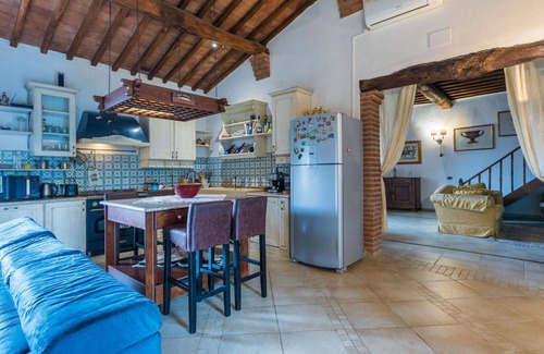 Bollano House | Beautiful villa with hot tub, private pool, A/C, WIFI, TV, patio, pets allowed and panoramic view