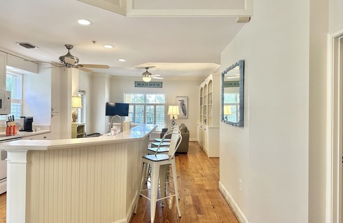North Forest Beach Condo | BEAUTIFUL VILLA WITH ROOFTOP POOL, BEACH ACCESS & COLIGNY PLAZA