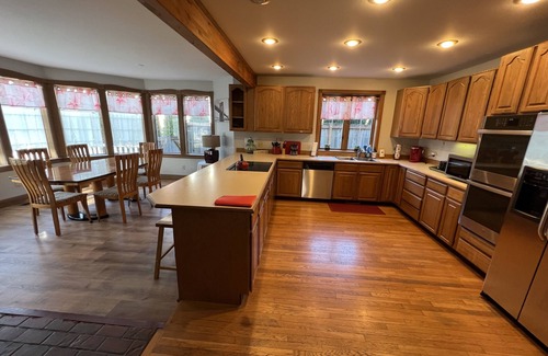 Snohomish House | Beautiful victorian house, walk to shopping & historic district, & so much more
