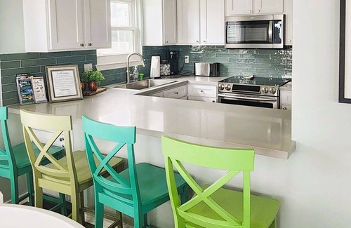 Galveston House | Beautiful view of the beach, 3 bedroom-3 full bath, WiFi, cable, big deck