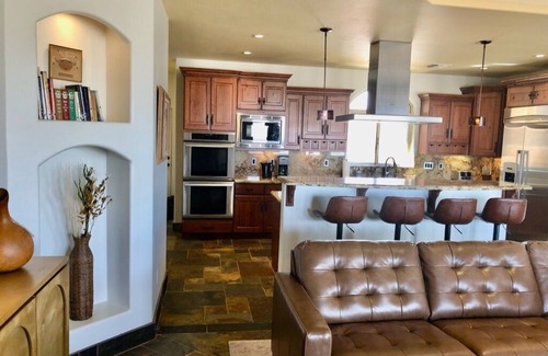 Greenehaven House | Beautiful views! Custom Home, Hot Tub, Lake Powell, Antelope Cyn WiFi, EV Charge