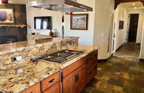 Greenehaven House | Beautiful views! Custom Home, Hot Tub, Lake Powell, Antelope Cyn WiFi, EV Charge