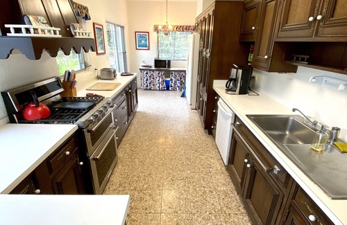 Bellevue Villa | Beautiful Views of Southside with Pool