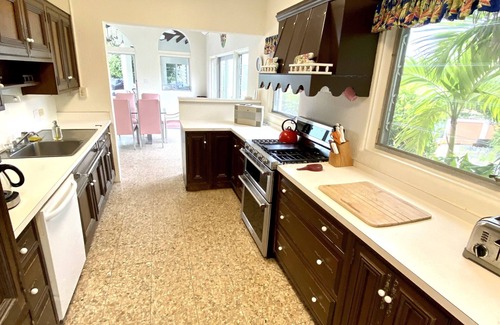 Bellevue Villa | Beautiful Views of Southside with Pool