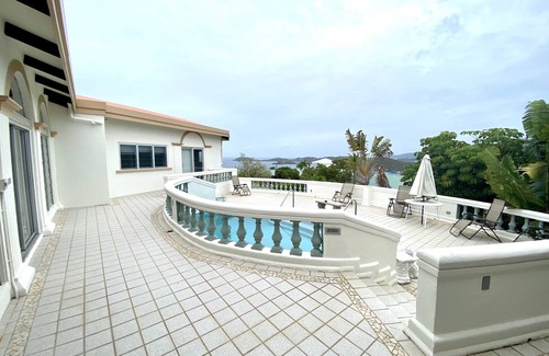 Bellevue Villa | Beautiful Views of Southside with Pool