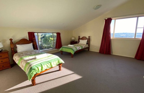 Armidale House | Beautiful views over Armidale