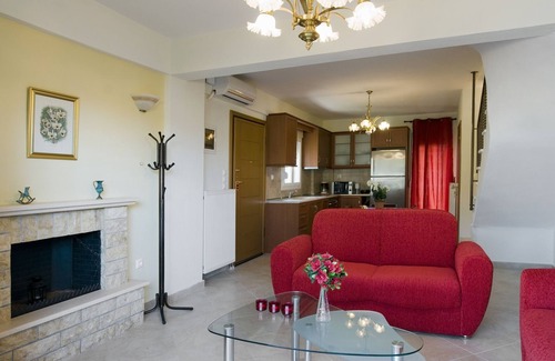 Kalyves Polygyrou Villa | Beautiful villa close to the beach