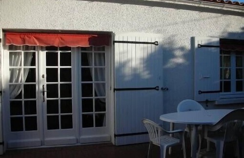 Saint-Trojan-les-Bains Villa | Beautiful villa, on grounds planted with trees - a short stroll to Oléron Island