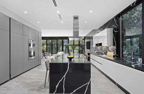 Hallandale Beach Villa | Beautiful Villa on the Water 7 Bedrooms/6.5 Baths