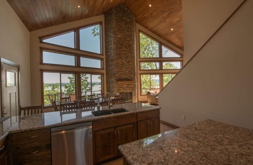 Newport House | Beautiful Villa, Fire Pit, Near The Smokys!