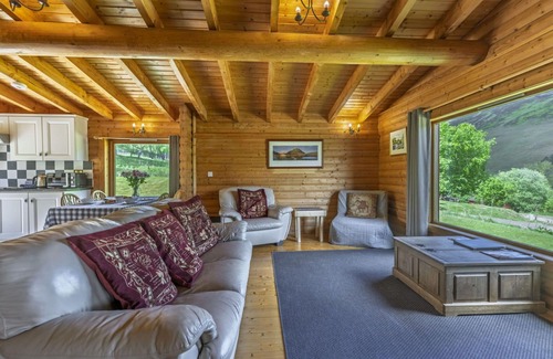 Spittal of Glenshee House | Beautiful villa for 4 people with WIFI, hot tub and parking