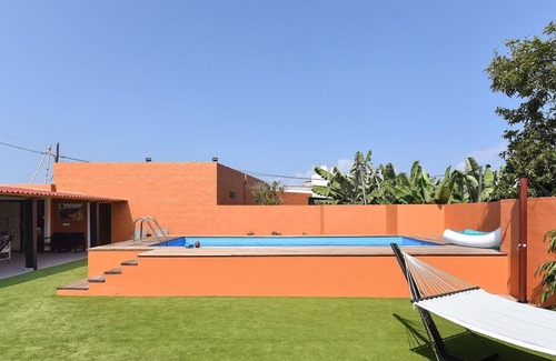 Arucas Villa | Beautiful villa for 10 guests with WIFI, pool, TV and patio