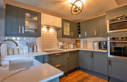 Buxton House | Beautiful villa for 12 guests with WIFI, pets allowed and parking