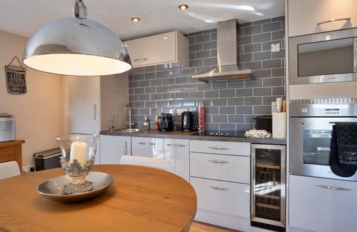 Buxton House | Beautiful villa for 12 guests with WIFI, pets allowed and parking