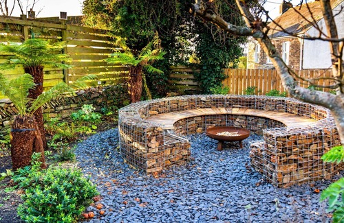 St Issey House | Beautiful villa for 19 guests with hot tub, WIFI, TV, terrace and pets allowed