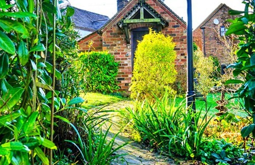Coalbrookdale House | Beautiful villa for 2 guests with WIFI and pets allowed