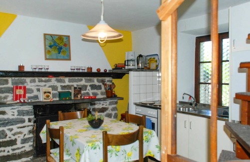 Gordola House | Beautiful villa for 3 guests with WIFI, TV, patio, pets allowed and parking