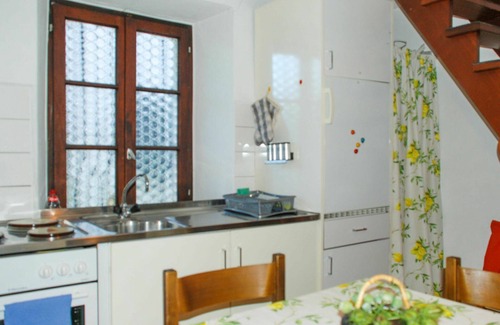 Gordola House | Beautiful villa for 3 guests with WIFI, TV, patio, pets allowed and parking