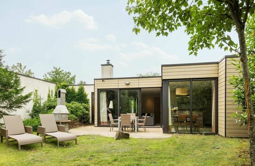 Heijen House | Beautiful villa for 4 guests with hot tub, WIFI, pool, TV, terrace and parking