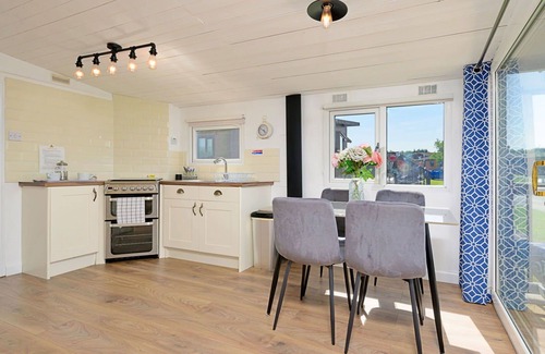 Rhyd-y-clafdy House | Beautiful villa for 4 people with WIFI and pets allowed