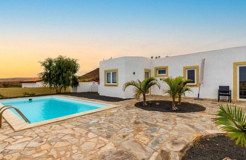 Parque Holandes House | Beautiful villa for 6 guests with private pool, WIFI, TV, terrace and parking