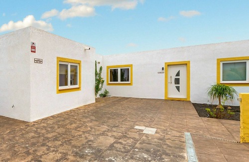 Parque Holandes House | Beautiful villa for 6 guests with private pool, WIFI, TV, terrace and parking