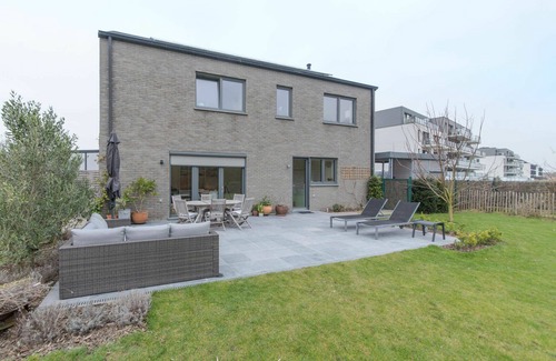 Bredene House | Beautiful villa for 6 guests with WIFI, TV, terrace and parking
