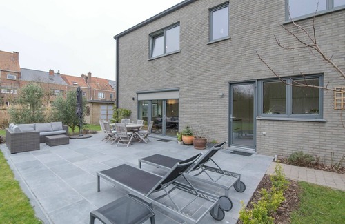 Bredene House | Beautiful villa for 6 guests with WIFI, TV, terrace and parking