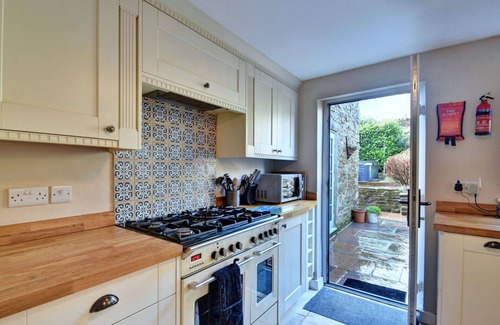 Bellerby House | Beautiful villa for 6 guests with hot tub, WIFI, terrace, pets allowed and parking